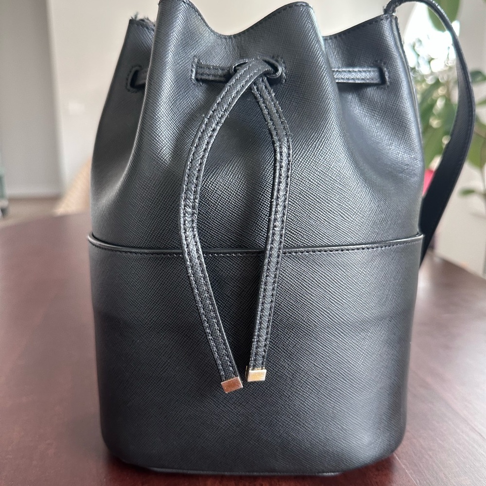 Cuyana Black Bucket Bag Minimalist Design